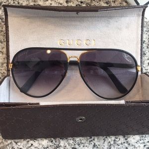 Gucci aviator sunglasses with case